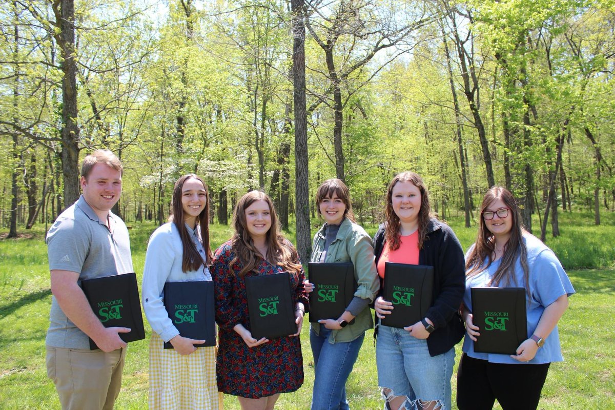 SandTEduc's tweet photo. And just like that they are off to change the world! Congratulations to some of Missouri’s newest teachers!  #SolvingForTomorrow https://t.co/UkWBJkIva1