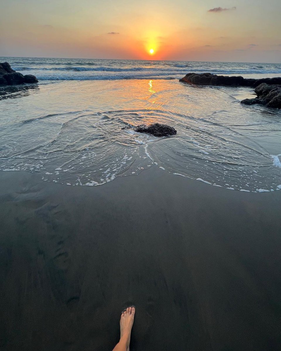 jyomrunal's tweet photo. @mrunal0801 latest Post
#MrunalThakur #Nani30 #Oceanalover #Goa #Shoot #MrunalThakurFans #jyomrunal https://t.co/LiLzdDm59z