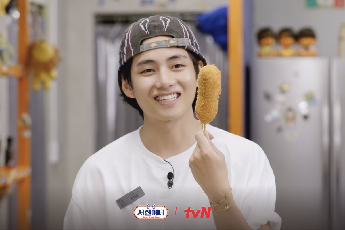 BTS V THAILAND tweet media