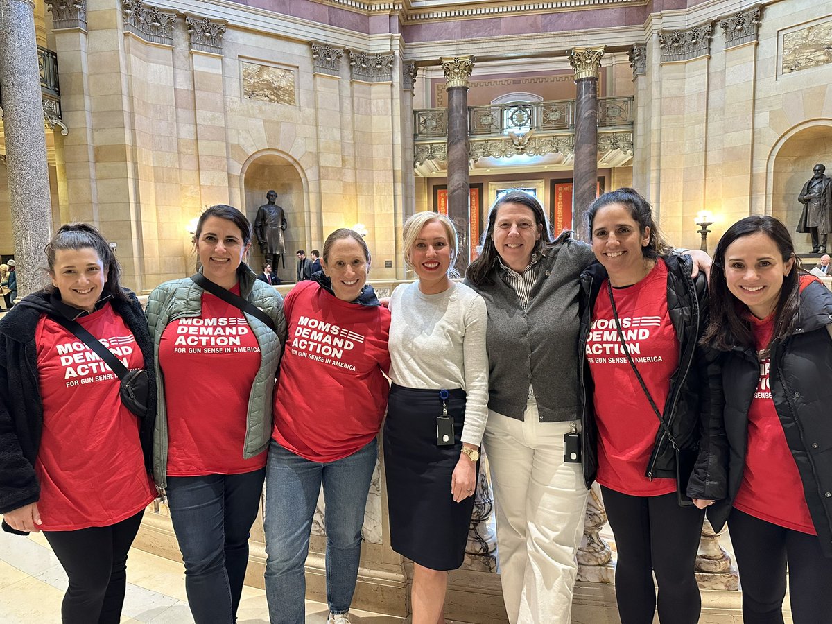 abbeylg's tweet photo. Great bumping into @heather_edelson and @PattyAcomb today. Thanks for your leadership and for voting to pass gun sense laws in MN! #mnleg #momsdemand https://t.co/KP3NsYTaKD
