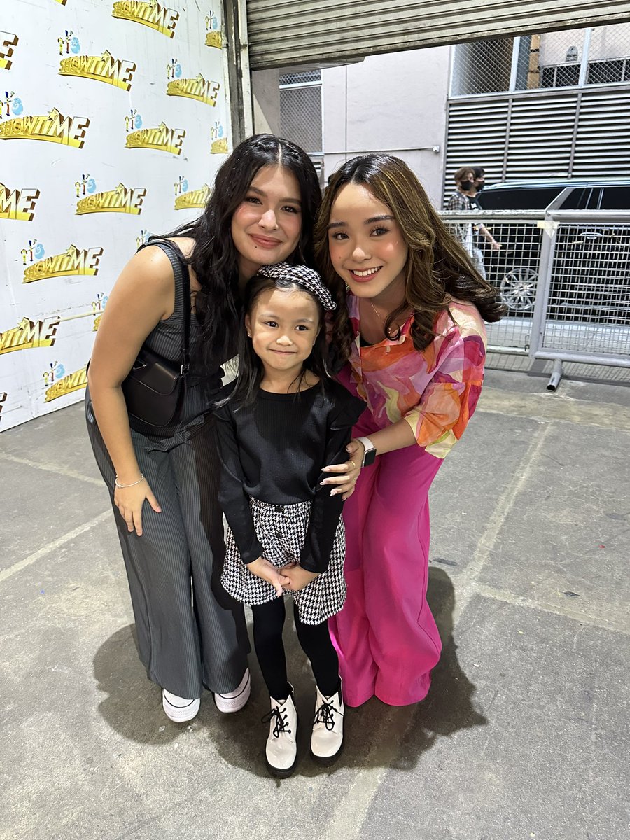 kayecantong's tweet photo. Pretty Ate @anjisalvacion  and Ate Sheena! 💖😘🌸 https://t.co/DX4xc66X2w