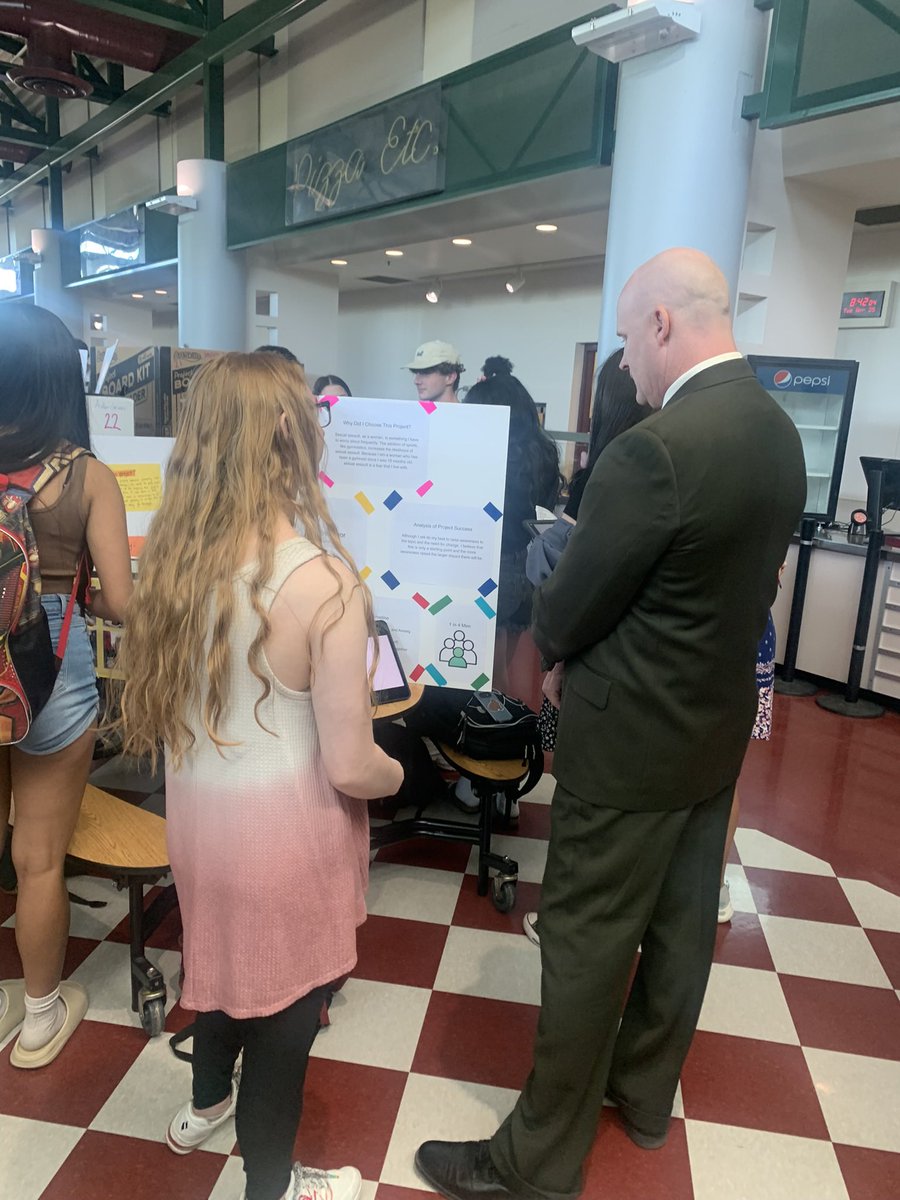 mrsharris91's tweet photo. @TheMRHS @DVUSD ELA 5-6 students present their Individual Endeavor Presentations during AcaPrep. Love seeing how passionate our students are about the world around them &amp; the visions they have for their futures ⭐️ #research  #passionproject #elarocks #extrodanary https://t.co/0P2oFduE6Y