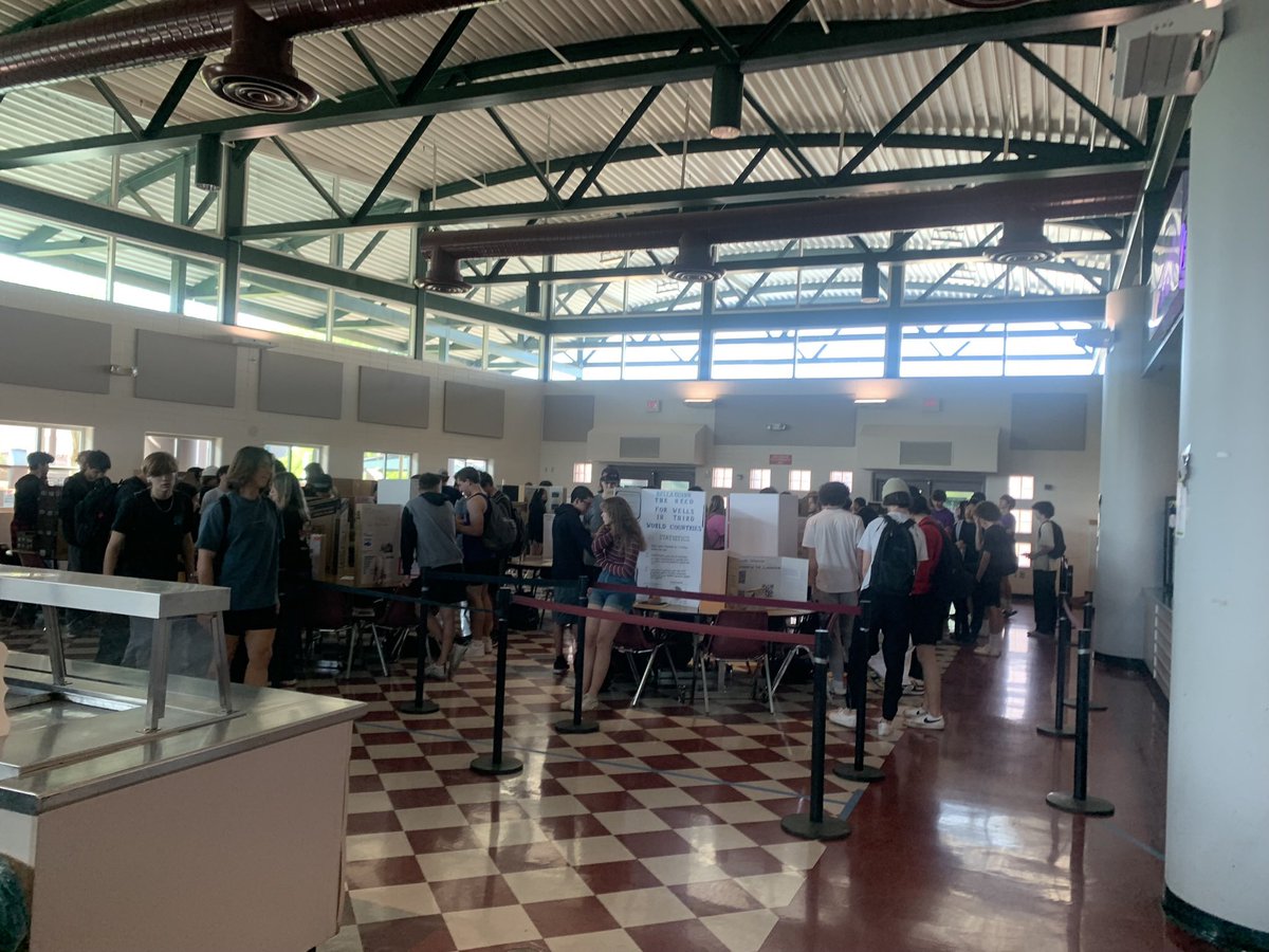 mrsharris91's tweet photo. @TheMRHS @DVUSD ELA 5-6 students present their Individual Endeavor Presentations during AcaPrep. Love seeing how passionate our students are about the world around them &amp; the visions they have for their futures ⭐️ #research  #passionproject #elarocks #extrodanary https://t.co/0P2oFduE6Y