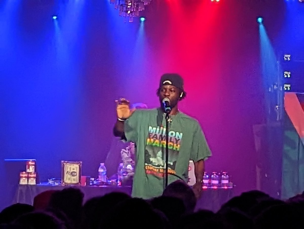 BXC513's tweet photo. @femdotdotcom I came for a concert but homie came up here and I felt like we was breaking bread.  From 94 Camry music on my release radar to finally seeing him live. fuck yeah https://t.co/BgSwZV63FV