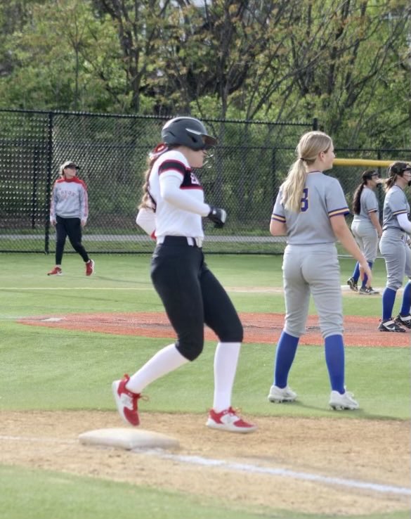 EmersonCavos_SB's tweet photo. Congratulations to Natalie Graham on her 100th career hit! Who needs 4 years 💯 🚀🚀🚀🚀🚀🔴⚔️⚫️ #Mudita https://t.co/WHlu8ayGyx