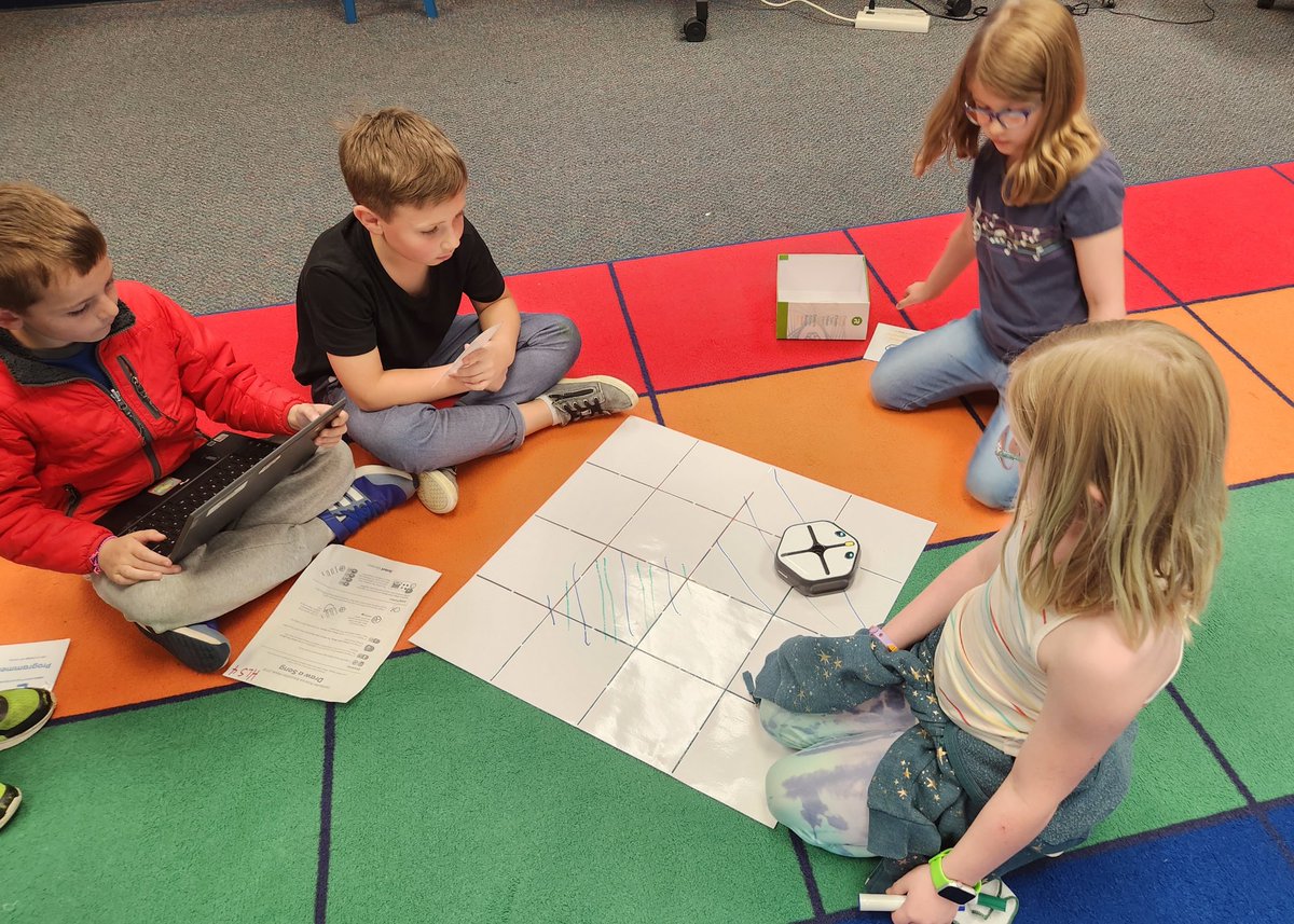 HillsideLCPS's tweet photo. 2nd graders created music with @iRobotEducation Coding Robots in Mrs. Hollingsworth's music class today. https://t.co/836Ag0vZw6