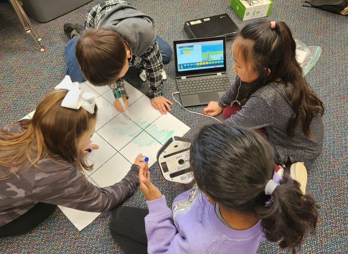 HillsideLCPS's tweet photo. 2nd graders created music with @iRobotEducation Coding Robots in Mrs. Hollingsworth's music class today. https://t.co/836Ag0vZw6
