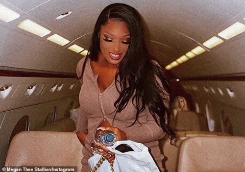 playboyreIoaded's tweet photo. ‼️👩‍👧🛫 | Gabe was seen tonight backstage at Hybrid’s tour date in Houston, TX!

The two were later seen together boarding a jet (via Hybrid’s Instagram), presumably heading to Toronto, ON together for the #FancamGrammys tomorrow! #SupportiveMother 💕 https://t.co/aZ7lNHNFCc