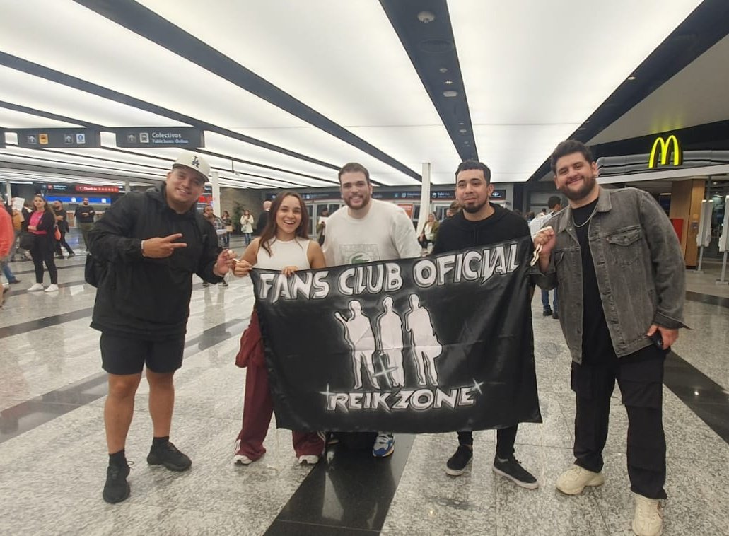 Reikzone_Arg's tweet photo. ¡Recibimos a los chicos de @Matisse_Mx en su primera visita a Argentina! ☘️✨ Recuerden que este sábado, Melissa, Roman y Pablo abrirán el show de @reikmx en el Movistar Arena 🥰

¡Bienvenidos chicos! Y una prospera carrera en nuestro país! 🇦🇷 https://t.co/wSIncYNurh