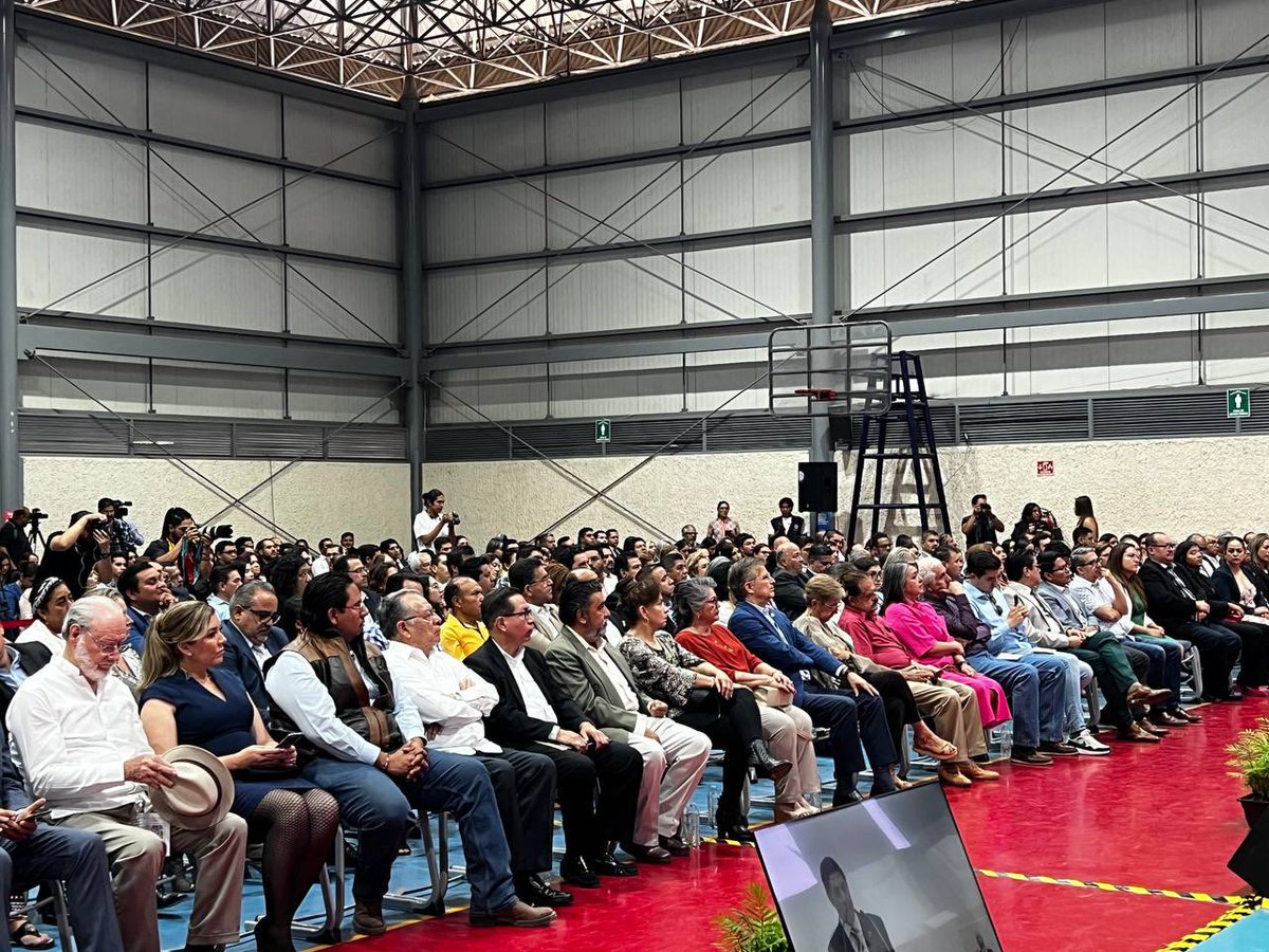 tonatiuhbp's tweet photo. Terminamos el día con la comunidad del @CUSur_UdeG, pieza clave para el desarrollo de la zona sur de Jalisco. Mi reconocimiento al Dr. José Guadalupe Salazar y equipo por un primer informe con grandes avances. https://t.co/SnVEWyKL5w