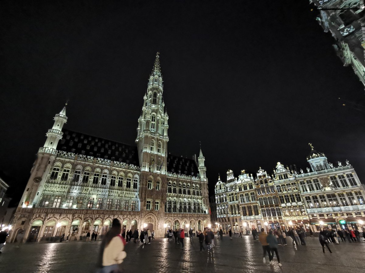 初グランプラスのライトアップ♡

3月末に本帰国しました😙
ギリギリまで旅行にいきすぎて引越しが凄まじく大変なことになり😂思考回路がショートしておりましたがようやくtwitterを開く元気が出てきたところです😇

アップしてない旅行写真をたまにあげるのでまだしばらくアカウントは残します◎