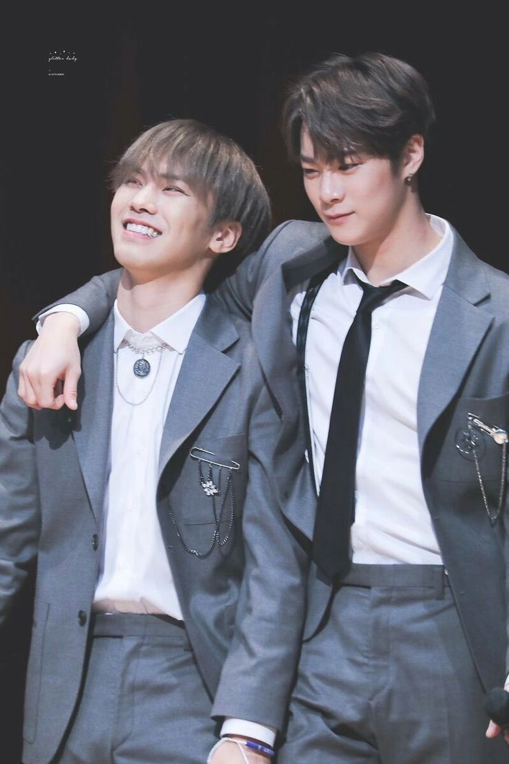 justmhyuk_'s tweet photo. in one interview bin said he knows rocky too well by just looking his expression because they spent together in a longest time. 

…rocky came in memorial space without any words just his presence and bin already knows what he wants to say. 😭

“my ancestor line” https://t.co/wSRcEXjFlI