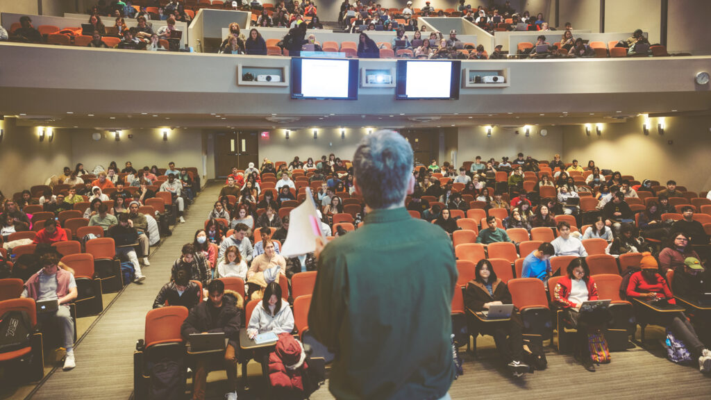 The popular course “Better Decisions for Life, Love, and Money” offers life lessons from a team of six Corenll psychologists and economists, including <a href="/CornellEcon/">Cornell Economics</a> professor Ted O'Donoghue and <a href="/CornellPsychDpt/">Cornell Psychology</a> professor Tom Gilovich.
In <a href="/WeCornellians/">Cornellians</a>

as.cornell.edu/news/popular-c…