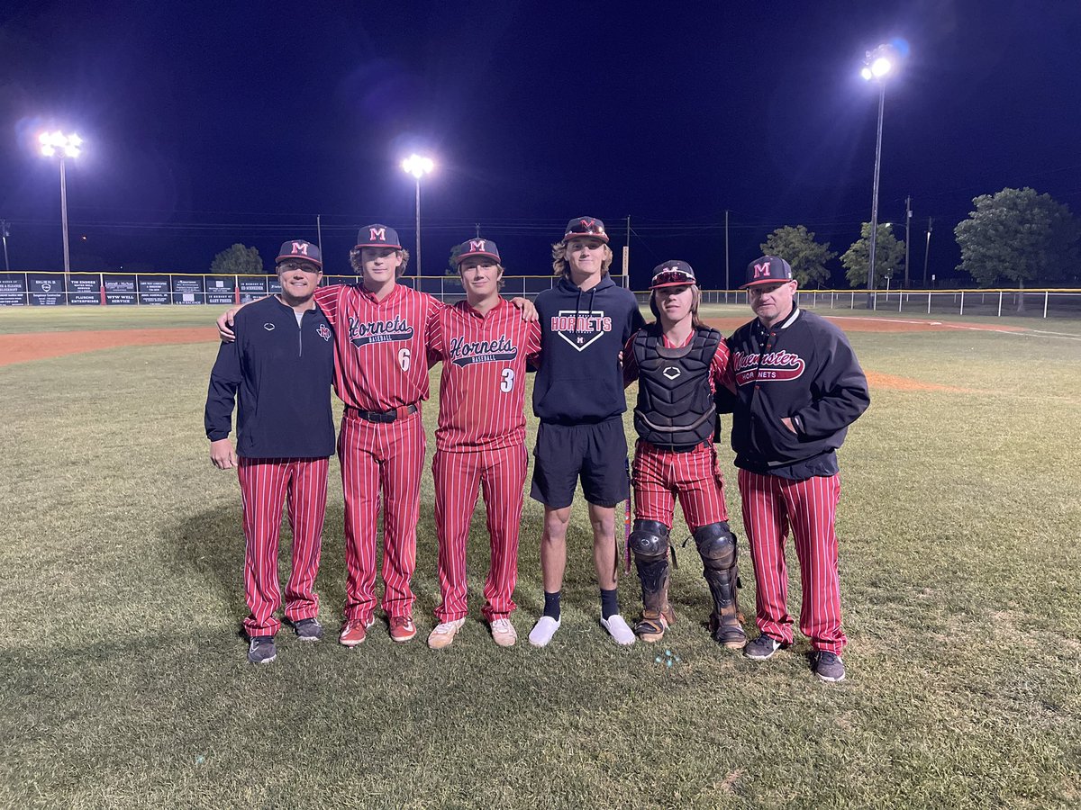 Congrats to our 4 seniors who finished off there career with a win at home. All four of these guys have been vital to our success for the last four years. Good luck to you guys down the road. 
#Hornets⚾️ #INAY