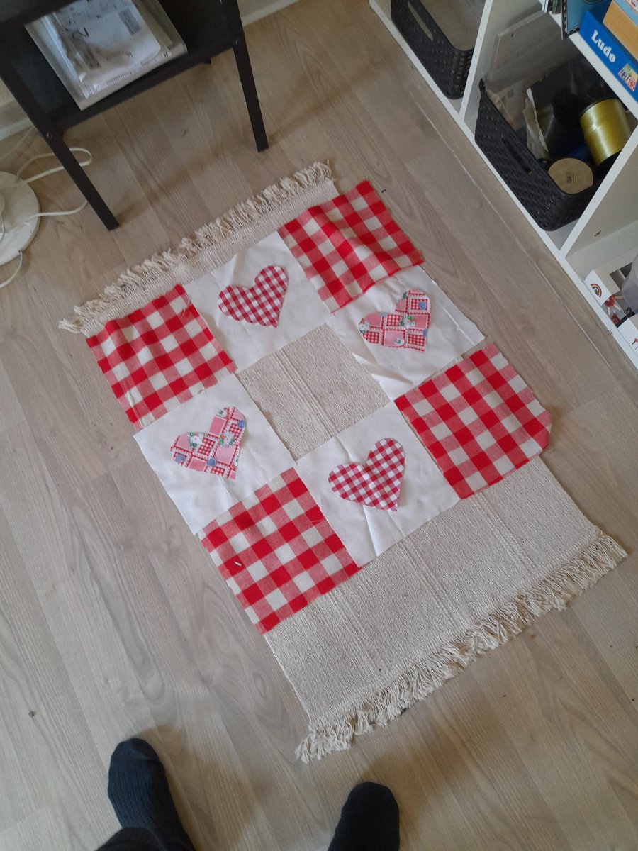 TezkrattAnnette's tweet image. Doing patchwork Is a  kind of poetry to me....
#pathwork #poetey #Creative