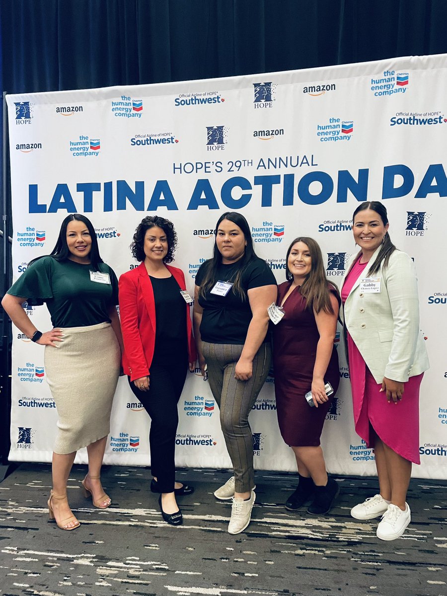 Busy day uplifting our 2023 policy priorities at our state capital w/ @LatinaCoalition & @HOPELatinas. Latinas statewide joined forces advocating for critical policies that fight for representation, economic & educational parity, Health Care Access & equity! #LatinaActionDay