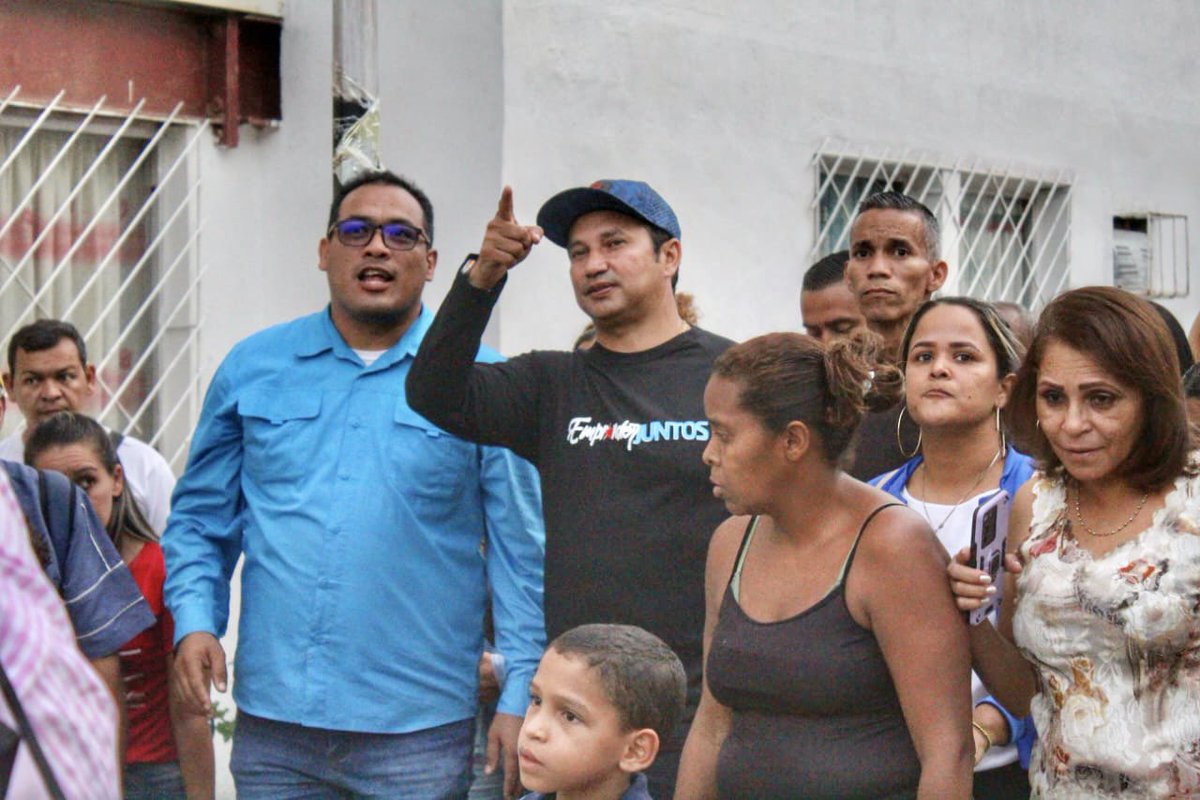 josemvasquez's tweet photo. Seguiremos trabajando en unión de un solo gobierno, gracias al apoyo de nuestro Presidente @NicolasMaduro para dar soluciones habitacionales a nuestro pueblo. ¡Vamos pa’lante! https://t.co/1d40yLAfCo