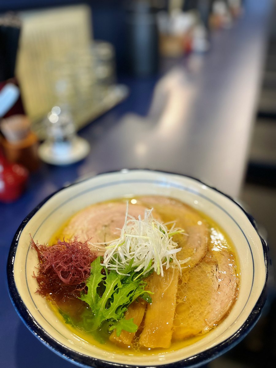 setagayaisono's tweet photo. 期間限定販売中
平打ち塩チャーシュー麺　¥1100
豚バラ肉を圧力鍋で味付けをしながら柔らかく煮た後に、オーブンで焼きあげたバラ焼豚を使用したチャーシュー麺になっております！　

#平打ち塩チャーシュー麺
#チャーシュー麺
#バラ焼豚
#世田谷
#梅ヶ丘
#小田急 https://t.co/nr8AHQKl96