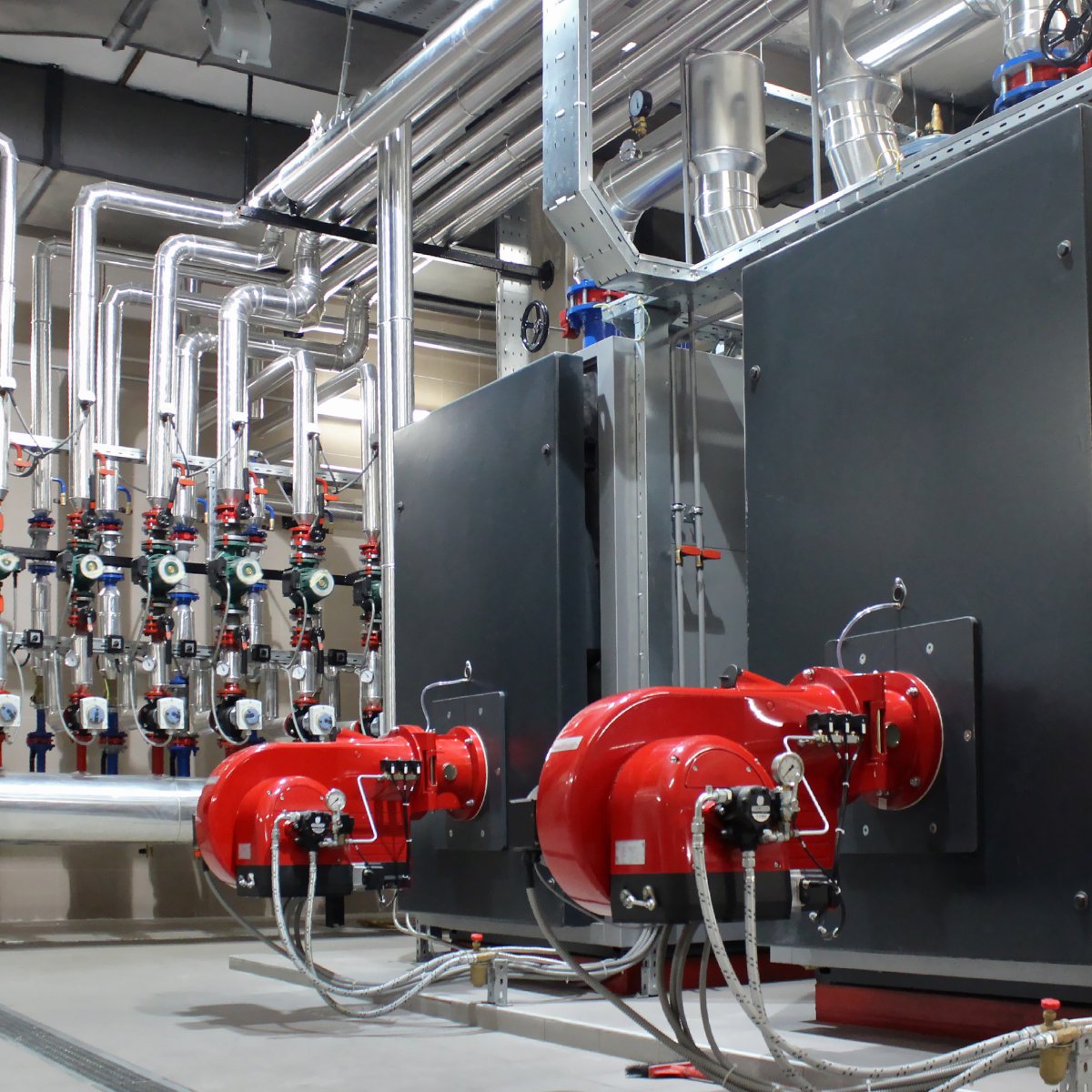 Wie tragen Elektrotechniker zur #Anlagenoptimierung bei? Entdecken Sie die Herausforderungen &amp; Lösungen für effizientere &amp; nachhaltigere Energieversorgung 🌱⚡👩‍🔧👨‍🔧. Diskutieren Sie mit uns auf LinkedIn! 💼💬