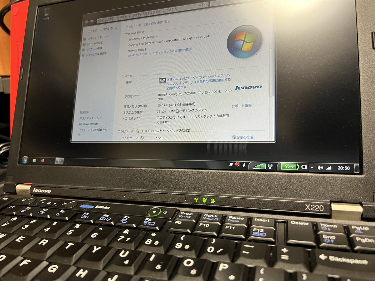 lost_lost_lost3's tweet photo. #ThinkPad信者 #ThinkPadTuesday #ThinkPad
X220
最後の7段キーボード(記念機種を除いて)として人気の高い機種ですね。
実際キートップのカクカクはかっこよいですね。
この世代からThinkPadの伝統?出会った蓋のラッチが無くなり片手でスっと開けれるようになりました。 https://t.co/S4pJfllbmM