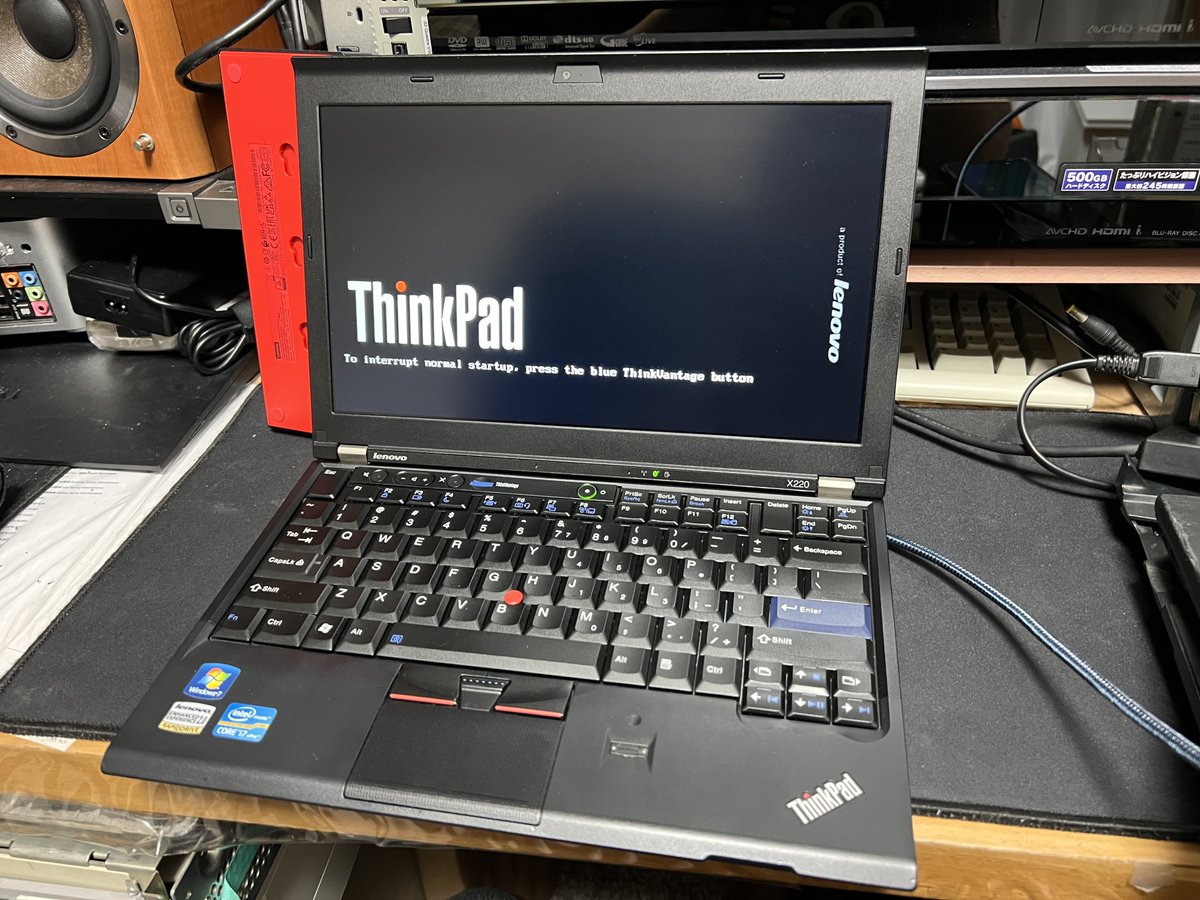 lost_lost_lost3's tweet photo. #ThinkPad信者 #ThinkPadTuesday #ThinkPad
X220
最後の7段キーボード(記念機種を除いて)として人気の高い機種ですね。
実際キートップのカクカクはかっこよいですね。
この世代からThinkPadの伝統?出会った蓋のラッチが無くなり片手でスっと開けれるようになりました。 https://t.co/S4pJfllbmM