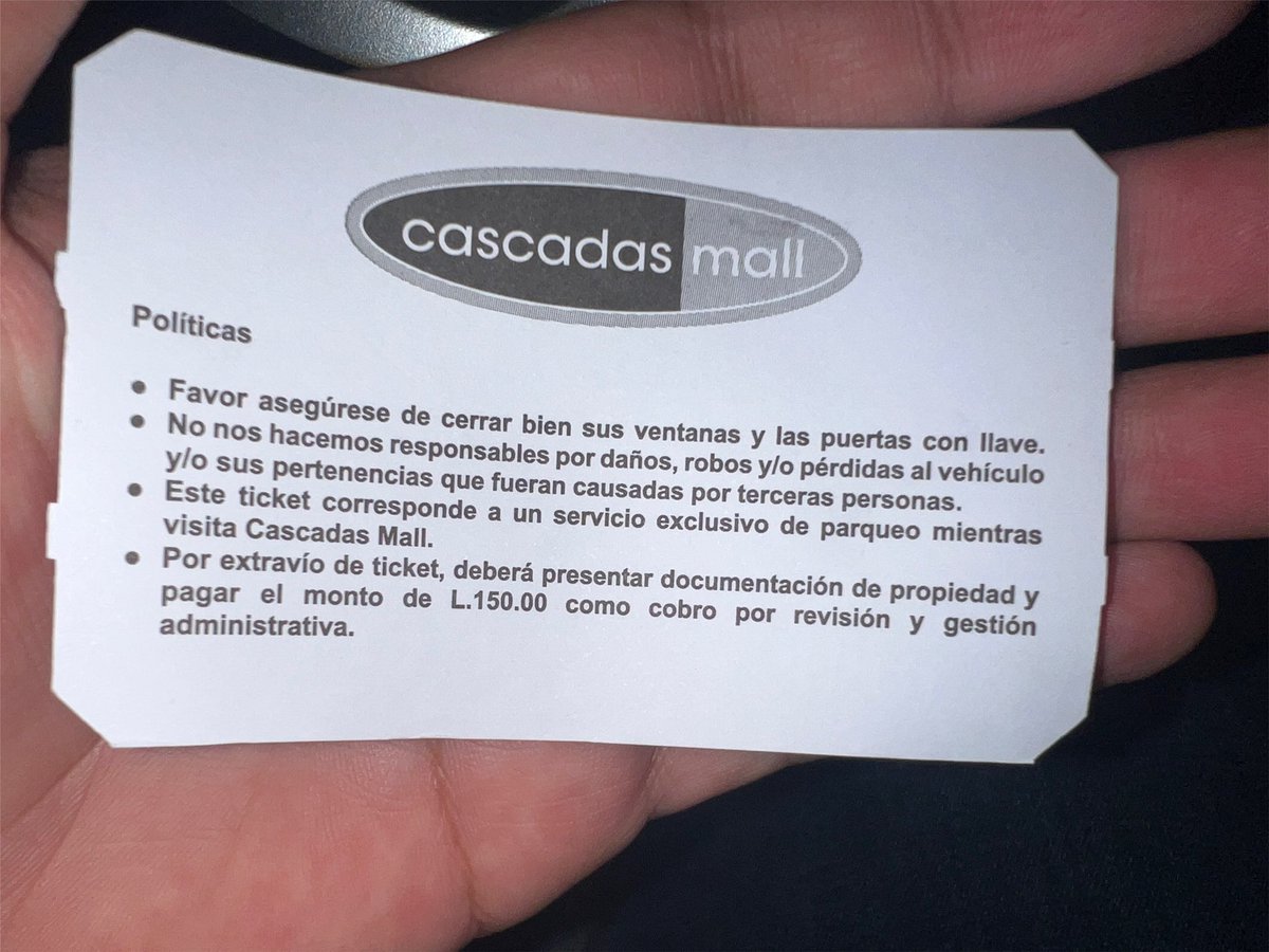josuecolindres_'s tweet photo. Dice Cascadas Mall que si me golpean el carro o roban mis pertenencias NO se hacen responsables. 

Pero si yo pierdo el ticket si les debo pagar por ello. 

Absurdo. 
Le insisto al CN: parqueo gratuito en “moles”, hospitales y aeropuertos para quienes consuman dentro. https://t.co/7oGHTDzUR8