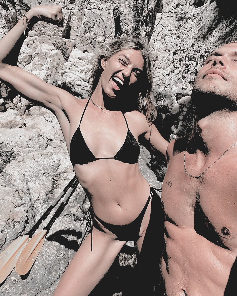 ⠀⠀ ⠀⠀ 
                𝐲𝐨𝐮’𝐫𝐞 𝐬𝐨 𝒑𝒓𝒆𝒕𝒕𝒚 𝐢𝐭 𝙝𝙪𝙧𝙩𝙨 
                         𝐛𝐚𝐛𝐲 𝐢’𝐦 𝒚𝒐𝒖𝒓𝒔

                       [ <a href="/deconvoitise/">𝖾𝗏𝖾𝗋𝖾𝗍𝗍 .</a> ]
⠀⠀