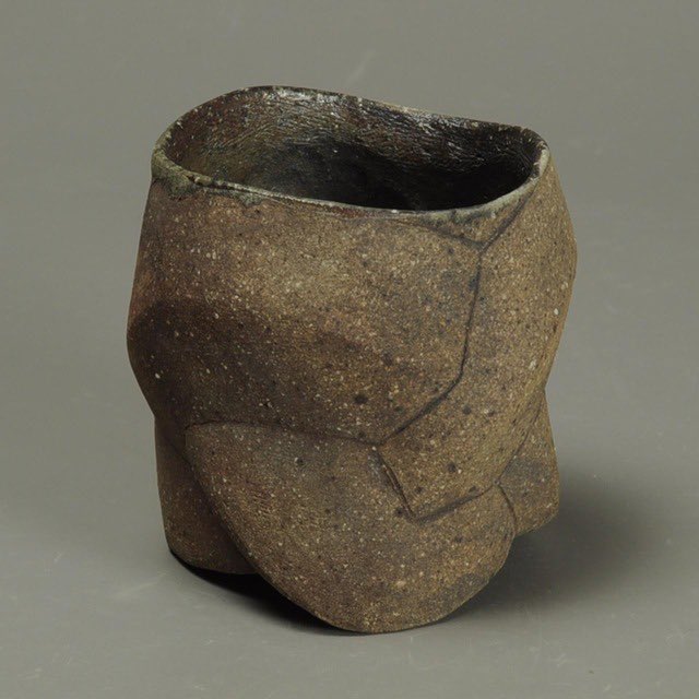 ceramistbamboo's tweet photo. 炻器カップ
Sekki cup
#炻器 #炻器カップ #湯呑 #ビアカップ #窯変 #sekkicup #claywork #claysculpture #ceramicart #ceramics #pottery #beercup #shingotakeuchi
https://t.co/ETHxDxJzOQ https://t.co/ioL9Pm7Rjz