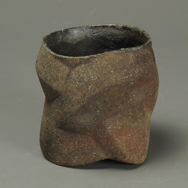 ceramistbamboo's tweet photo. 炻器カップ
Sekki cup
#炻器 #炻器カップ #湯呑 #ビアカップ #窯変 #sekkicup #claywork #claysculpture #ceramicart #ceramics #pottery #beercup #shingotakeuchi
https://t.co/ETHxDxJzOQ https://t.co/ioL9Pm7Rjz