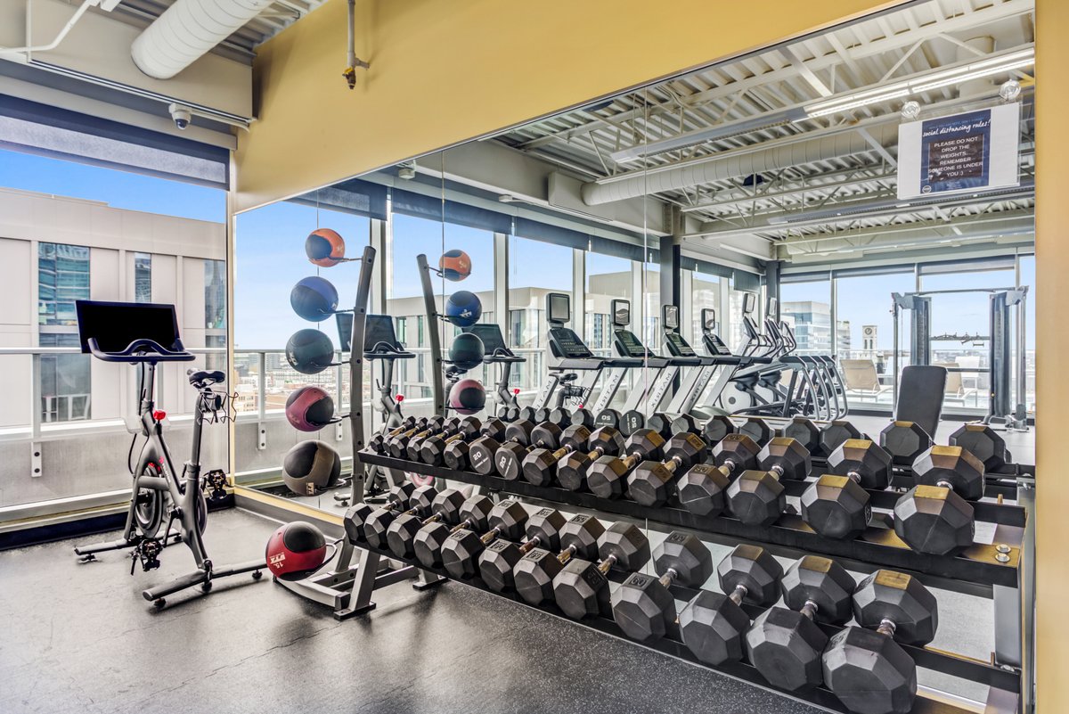 GatewayWestLoop's tweet photo. Gym: The Gateway drug

#gatewaywestloop #chicago #gym #westloop #fitness https://t.co/y1I7h3eGch