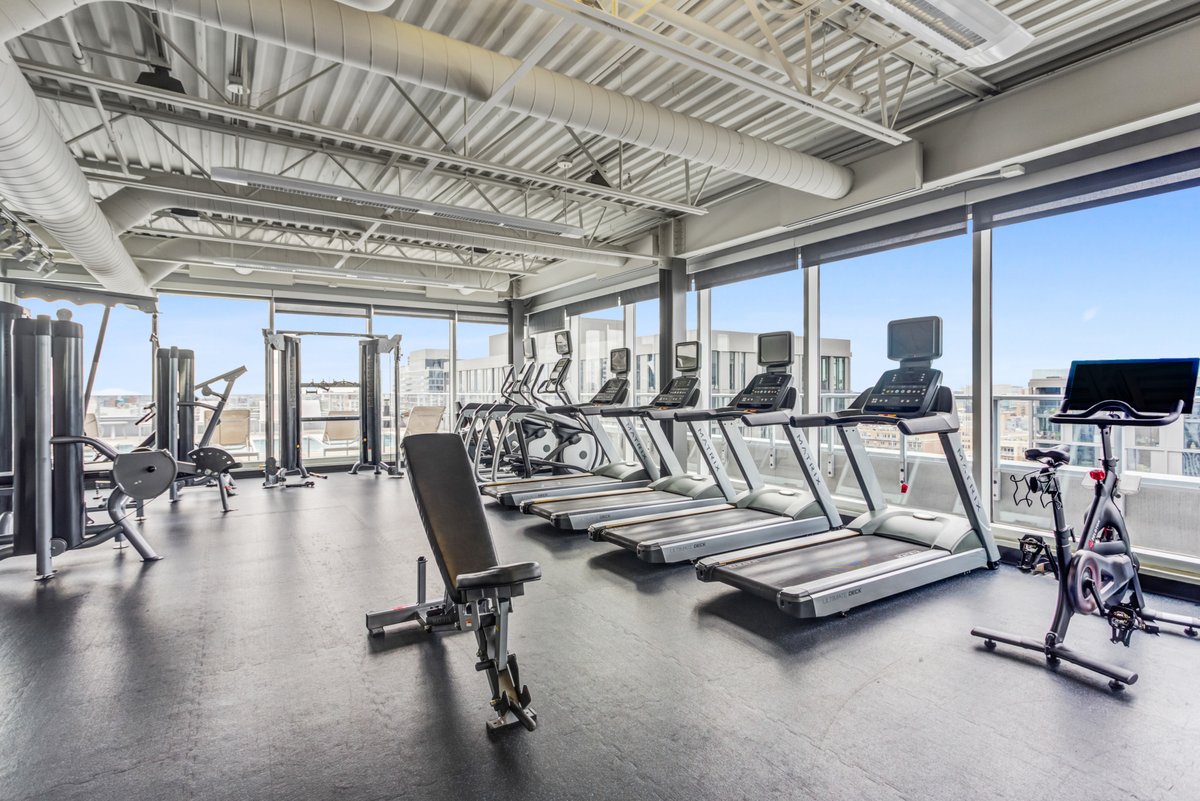 GatewayWestLoop's tweet photo. Gym: The Gateway drug

#gatewaywestloop #chicago #gym #westloop #fitness https://t.co/y1I7h3eGch