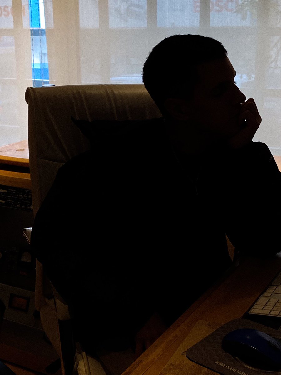 Acruone's tweet photo. D.O.N🦅
Hoy terminamos de grabar el primer corte de mi nuevo Álbum!!! Quería compartirlo porque creo que pocos momentos de mi carrera me emocionaron hasta este punto. https://t.co/mKgc6FeDiZ