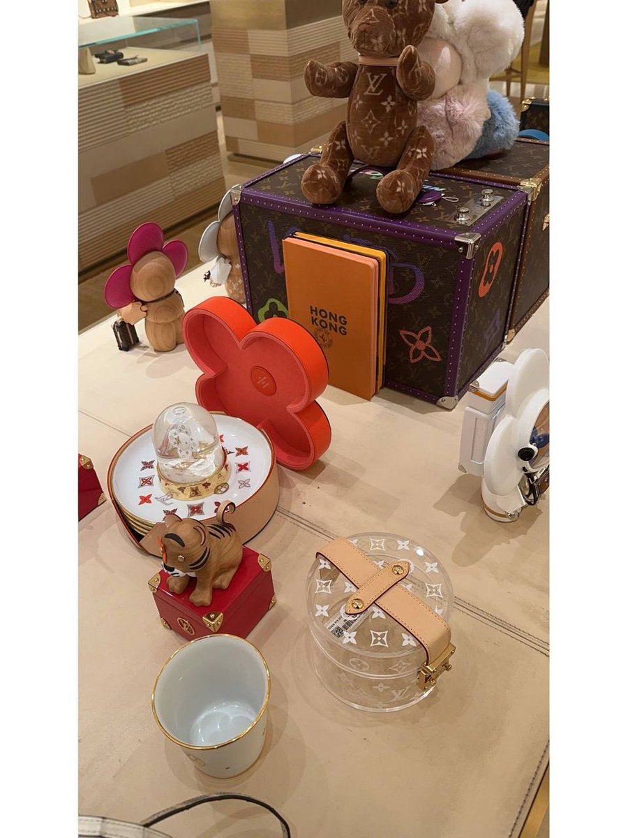 ow232's tweet image. The wealth of the mind is the only wealth #Miami