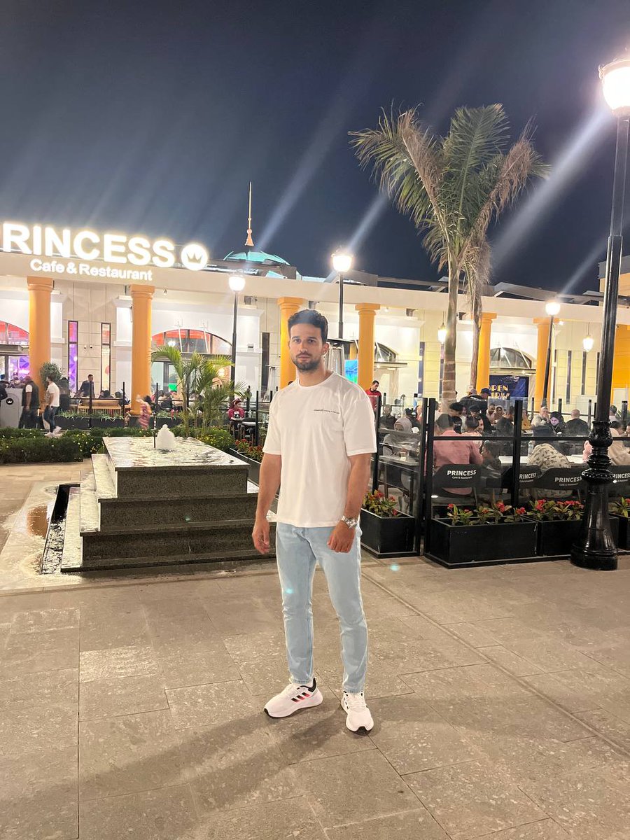 shaddy_gamal's tweet photo. 🍷 https://t.co/vrg8auCVn8