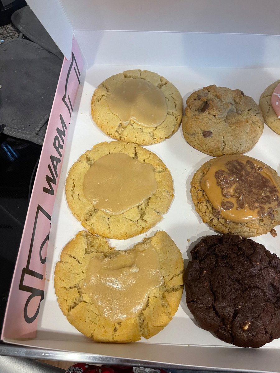 anggibson09's tweet photo. @CrumblCookies our pancake cookies didn’t have the buttery stuff on top 😭😭😭 https://t.co/zavGVxyOdI