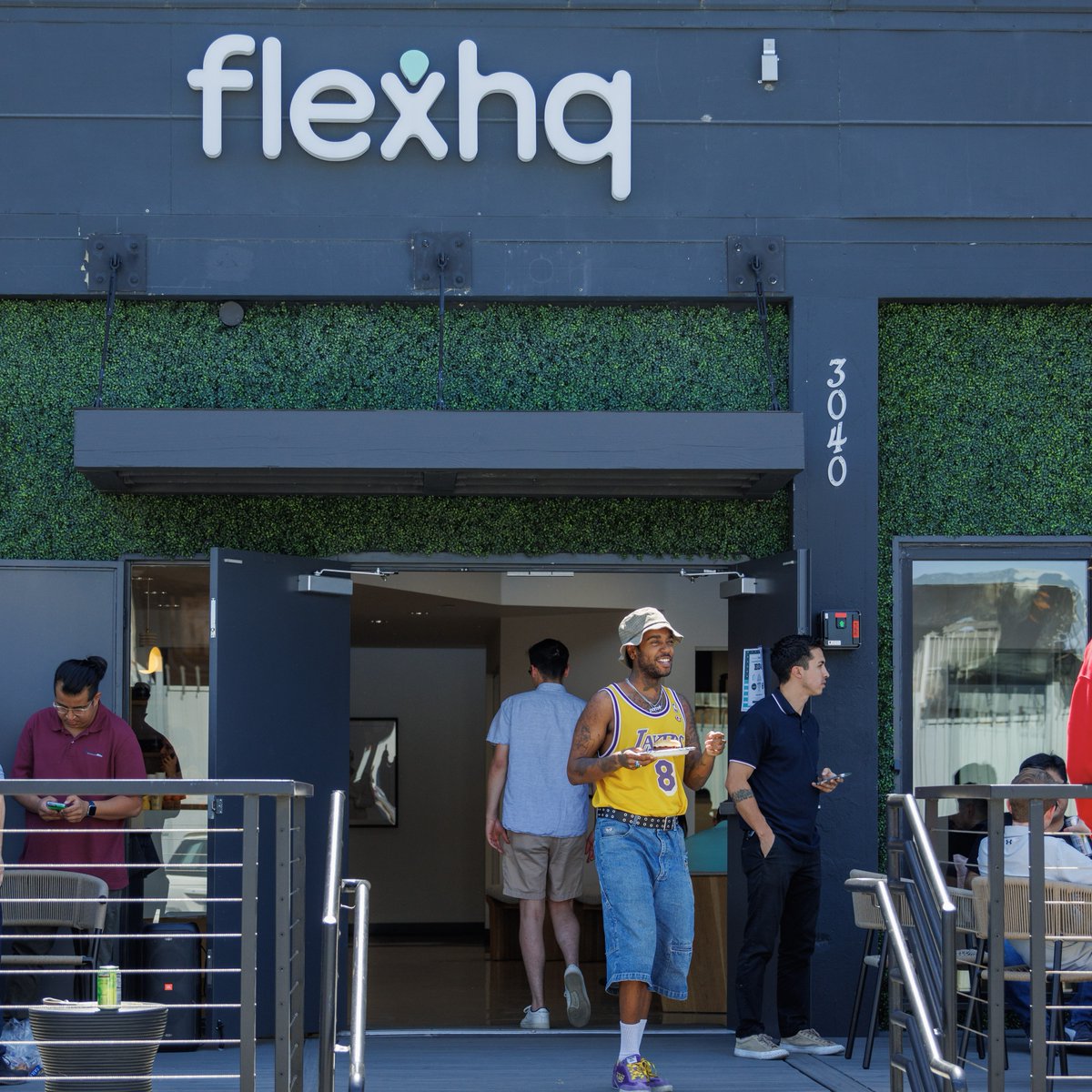 flexhqofficial's tweet photo. The common areas at FlexHQ are designed for productivity and inspiration. It's fantastic to see people making the most of them!

https://t.co/FacgfPNn70

#cowarehousing #coworking #warehouse #workspace #smallbusiness #ecommerce #entrepreneurs https://t.co/OT5c3OUKNe
