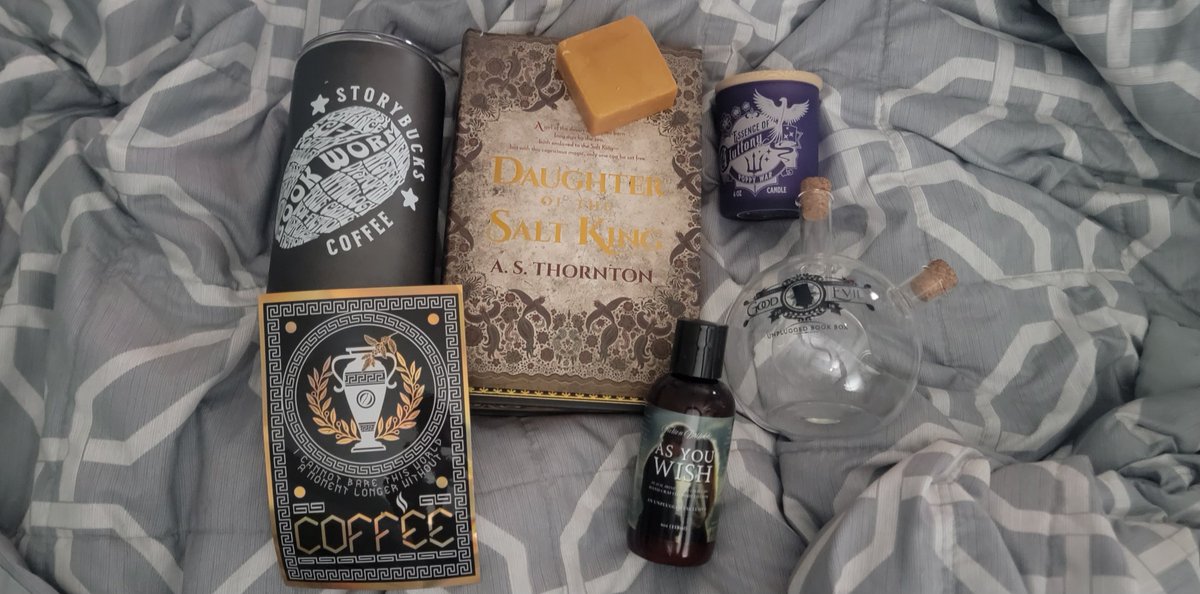 AthenaUnicor's tweet image. This is why I love book boxes #unpluggedbookbox 📦