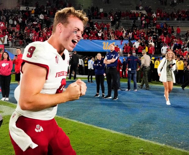 TheGBCoach's tweet photo. College Football Classic: Fresno State upsets #13 UCLA in the Rose Bowl 40-37 thanks to a late touchdown by Jake Haener. https://t.co/ENDVOFlCiT