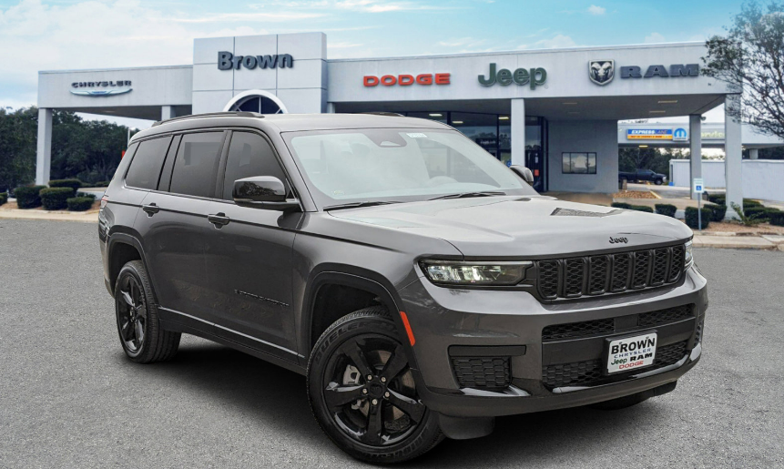 BrownCDJR's tweet photo. Make your next vacation an unforgettable one in the new Jeep Grand Cherokee. Take in the full list of features here: https://t.co/5TOrD0Y97J https://t.co/gAOeZFvH2W