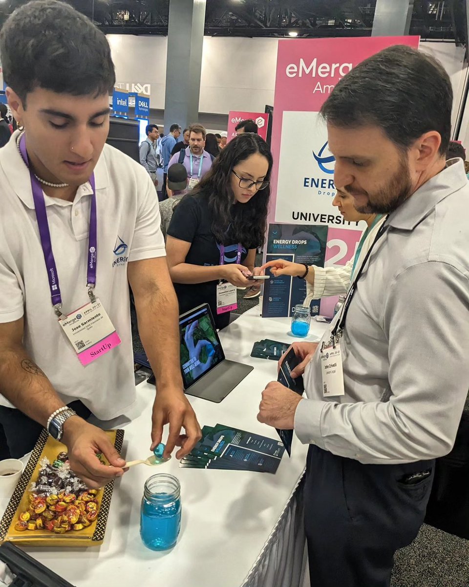 CADEUSFQ's tweet photo. En el concurso internacional de emprendimiento @eMergeAmericas (Miami), se ubicaron en el Top 5 en la categoría University Stage.
¡Felicitaciones José Sarmiento (Administración de Empresas del @USFQSoB), y Doménica Lupera (Medicina)!
#BusinessIsGood #EnergyDrops #MiamiTech #USFQ https://t.co/LWU34GSwKc