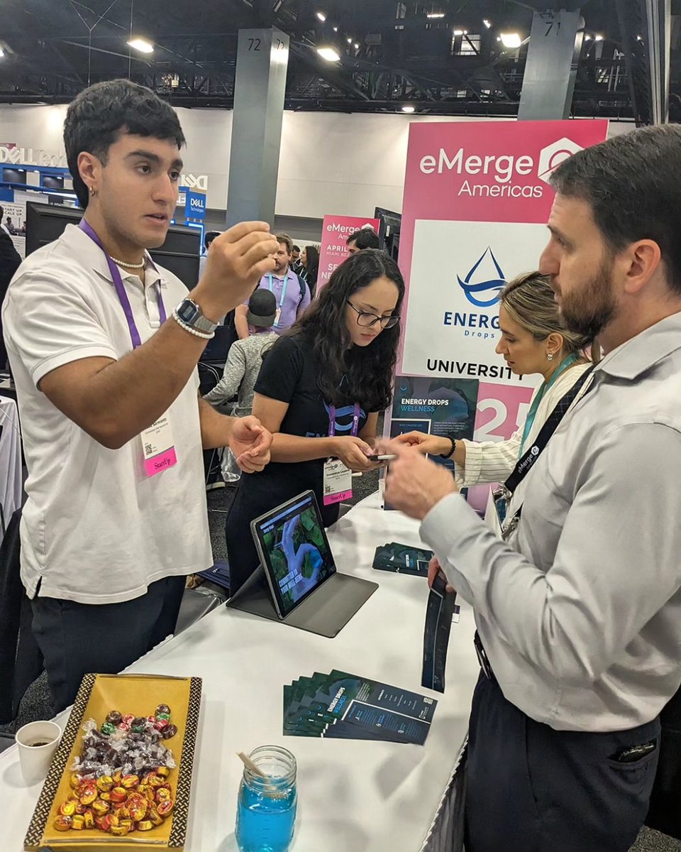 CADEUSFQ's tweet photo. En el concurso internacional de emprendimiento @eMergeAmericas (Miami), se ubicaron en el Top 5 en la categoría University Stage.
¡Felicitaciones José Sarmiento (Administración de Empresas del @USFQSoB), y Doménica Lupera (Medicina)!
#BusinessIsGood #EnergyDrops #MiamiTech #USFQ https://t.co/LWU34GSwKc