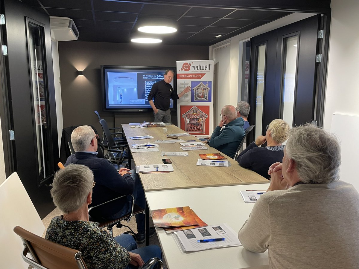 BuitengewoonD's tweet photo. Dinsdag hebben we met een delegatie uit de wijk en onze coöperatie een bezoek gebracht aan #Wellheat te Drachten. Zeer interessante info mogen ontvangen over de toepasbaarheid van infrarode verwarming. https://t.co/yLV3oq23Uk