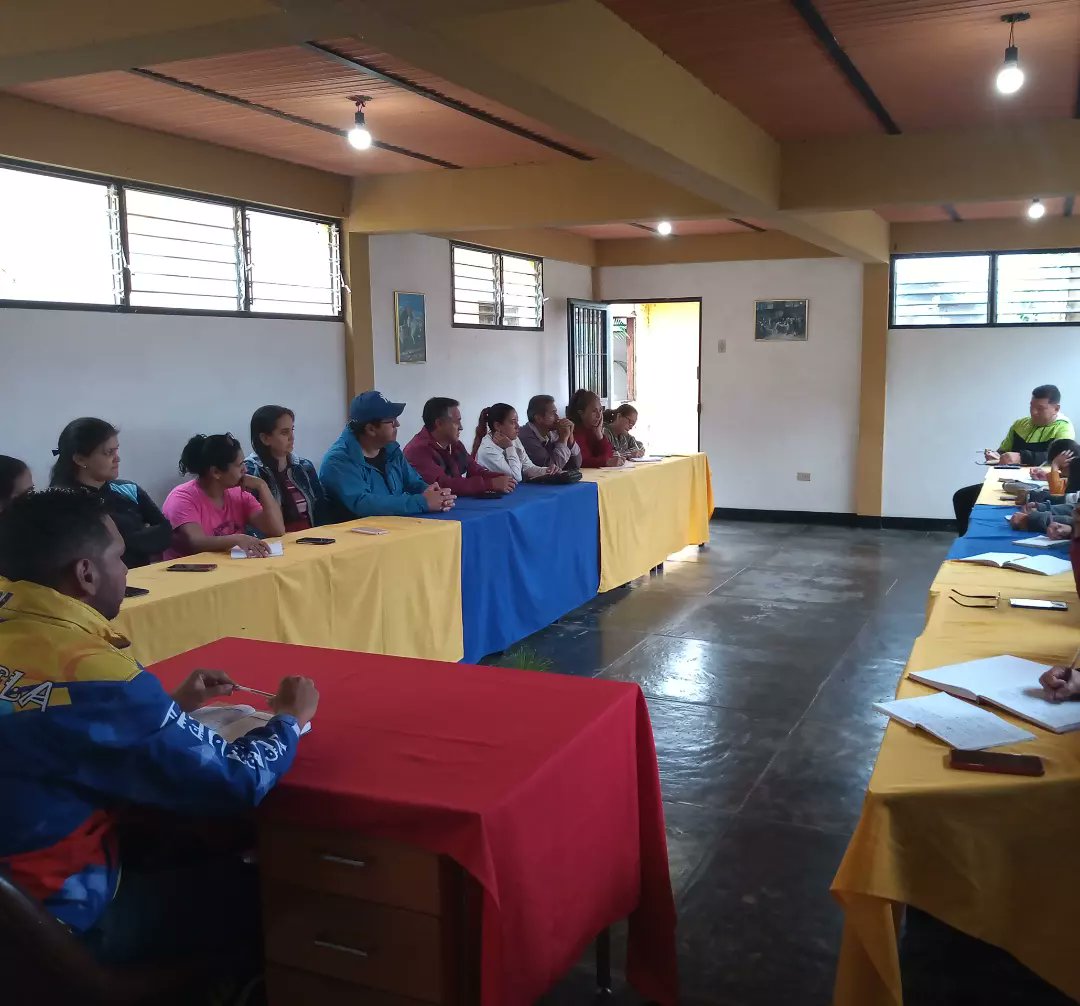 PsuvOrgTa24's tweet photo. Reunión Ordinaria EPM PSUV #McpioFcodeMiranda @NicolasMaduro @dcabellor @FreddyBernal @JorgeMenesesFFM @PartidoPSUV @PSUVTachira #ChavezPorSiempreCarajo https://t.co/9E681zBvGH