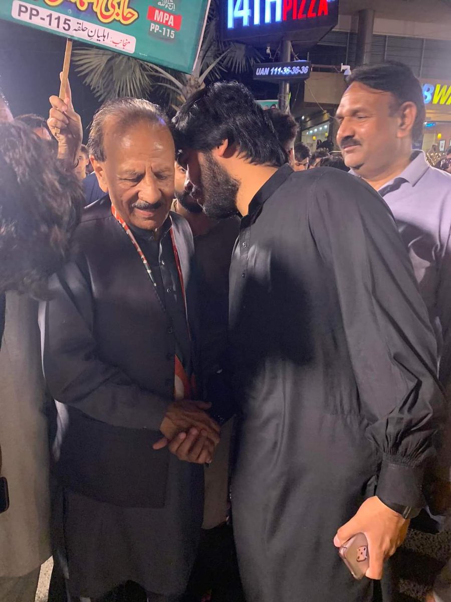 malikmanan321's tweet photo. یومُ تاسیس کے موقع پہ کوہ نور چوک فیصل آباد  میں منعقد تقریب میں شرکت https://t.co/UtwsHFKZGw