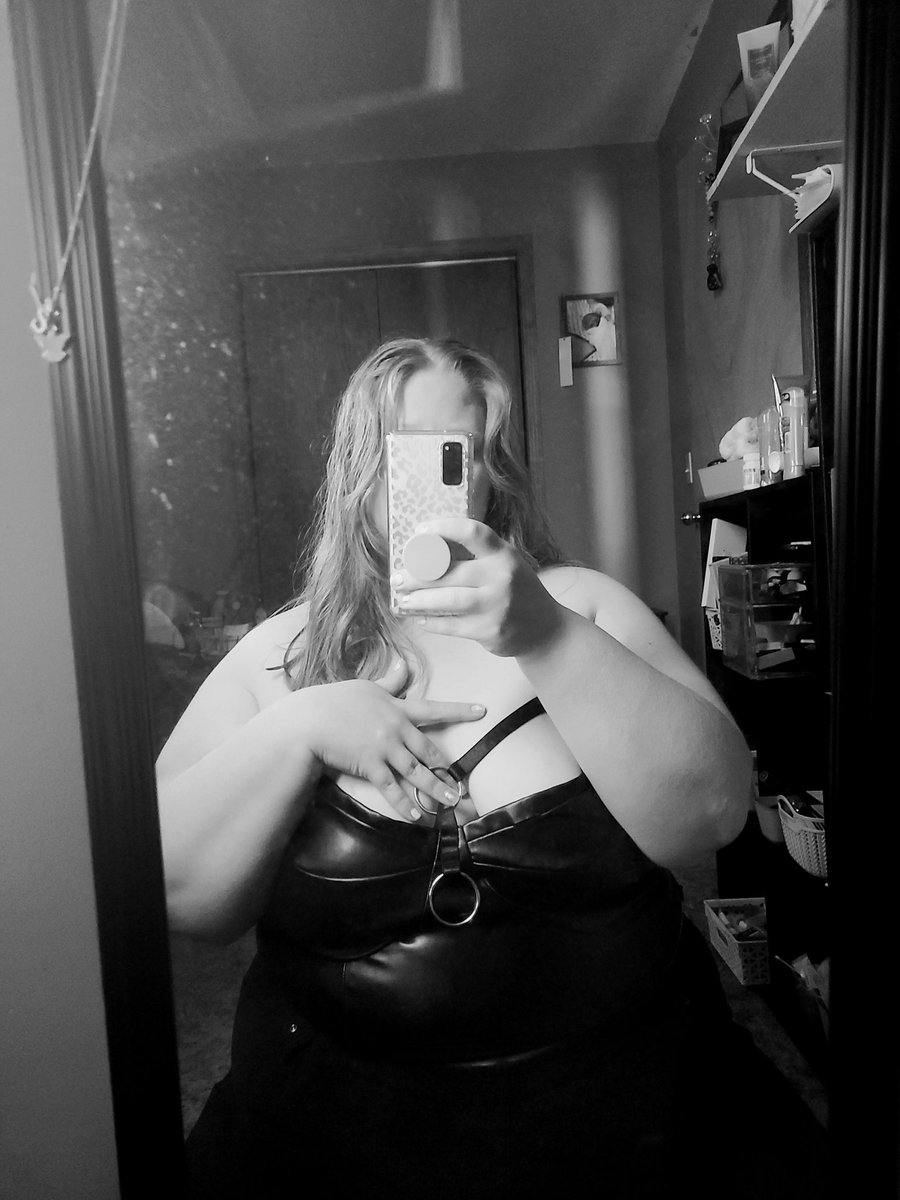 Missymoo115's tweet photo. I love this black top 🖤 https://t.co/O23QDJ2REq