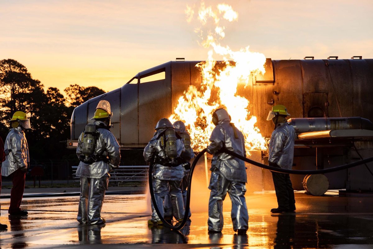 Aircraft Firefighting ✈️🔥👩‍🚒 Sailors at Naval Air Technical Training Center Aviation Boatswain’s Mate “C” School participate in an aircraft firefighting For more information on Aircraft Fire Fighting jobs call 📞 today 509-676-6513 or go to the link below navy.com/start?activity…