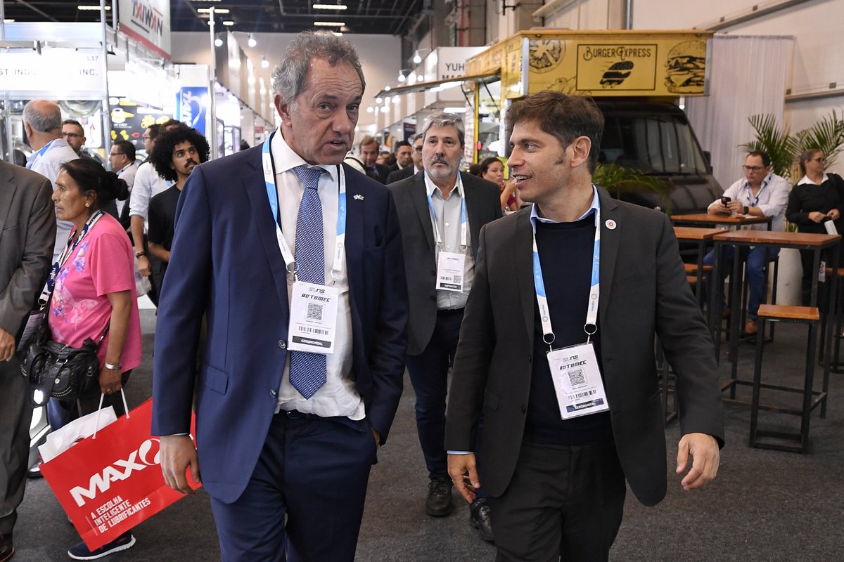 infoblancosobre's tweet photo. ¿Una foto con un mensaje electoral? @Kicillofok  y @danielscioli  inauguraron el stand argentino en la feria internacional #Automec - Info Blanco Sobre Negro https://t.co/z79pJgSJvj #Elecciones2023 https://t.co/TywuL6qcKp