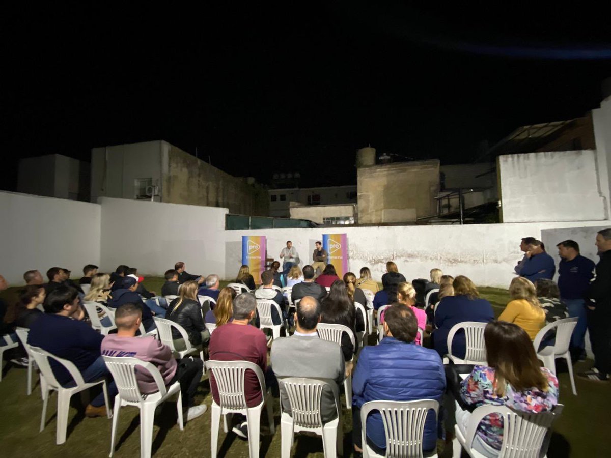 HilarioGalli's tweet photo. Cuando todo parece jodido es cuando hay que poner!, volvieron las reuniones en la fundación 💪🏻 https://t.co/cLJ0SJoV6h