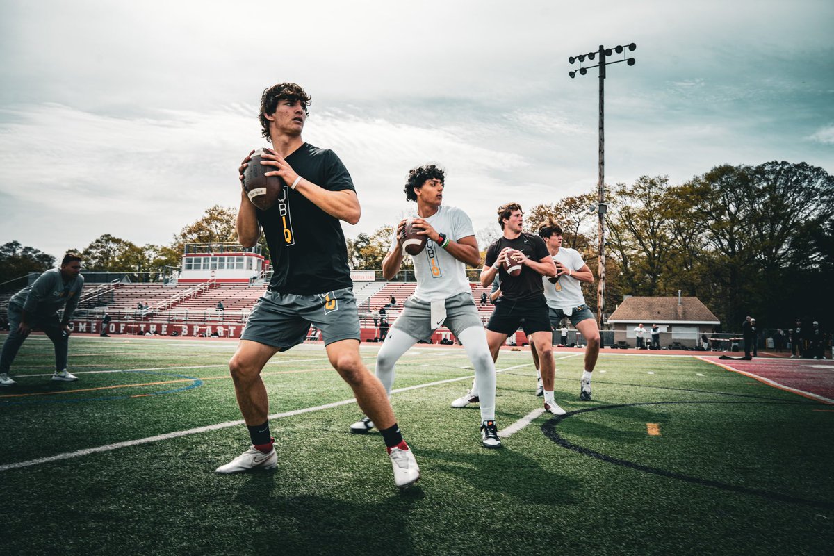 Tonyrazz03's tweet photo. Amazing 3 days at our 1st QBIQ Training Camp. Only camp in America that trains the eyes, mind, footwork, fundamentals and the WHY behind it all. Taking the Development side of the QB and WR positions to a different level to all ages. Appreciate everyone’s hard work and time. @QBIQsystem #ball