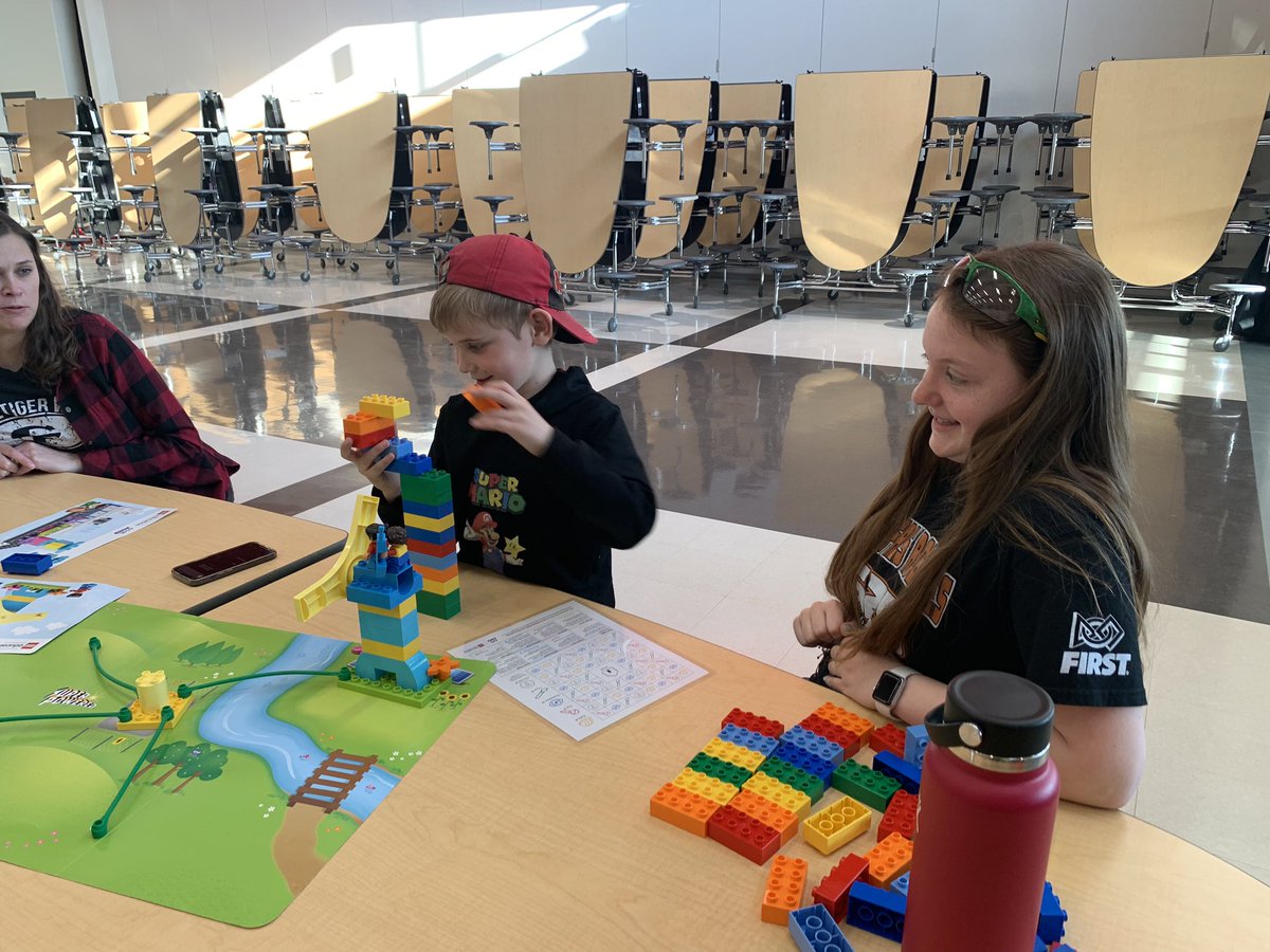 525Swartdogs's tweet photo. We love helping out our @firstlegoleague pals and demoing our @FRCTeams robot! These students are so exited to see what’s in their future!
#FIRST #JDInspire #FIRSTinIowa #FutureSwartdogs 🖤🧡 https://t.co/Py60tU66Xq